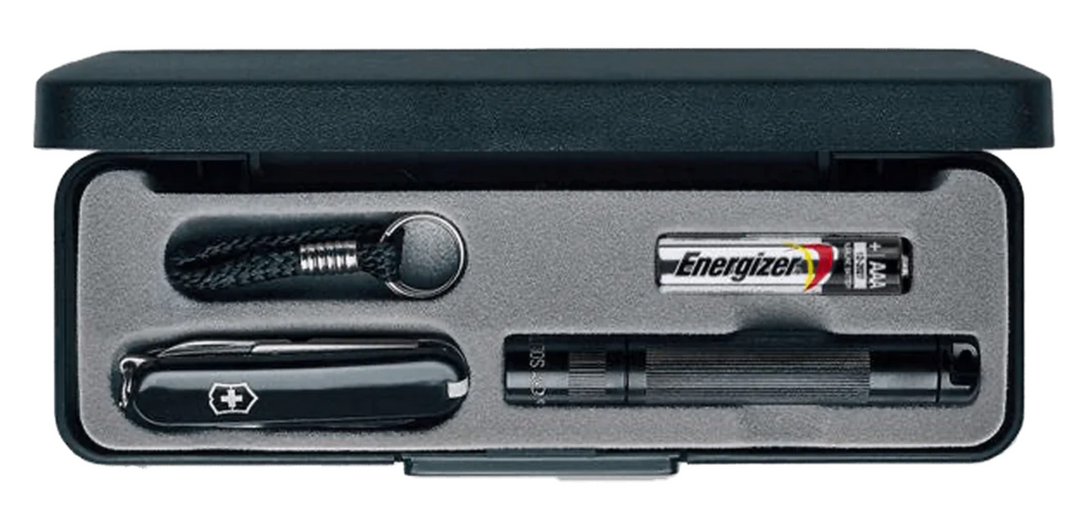 Maglite Lampe Torche Solitaire avec couteau suisse Victorinox Classic SD Noir - Coffret cadeau
